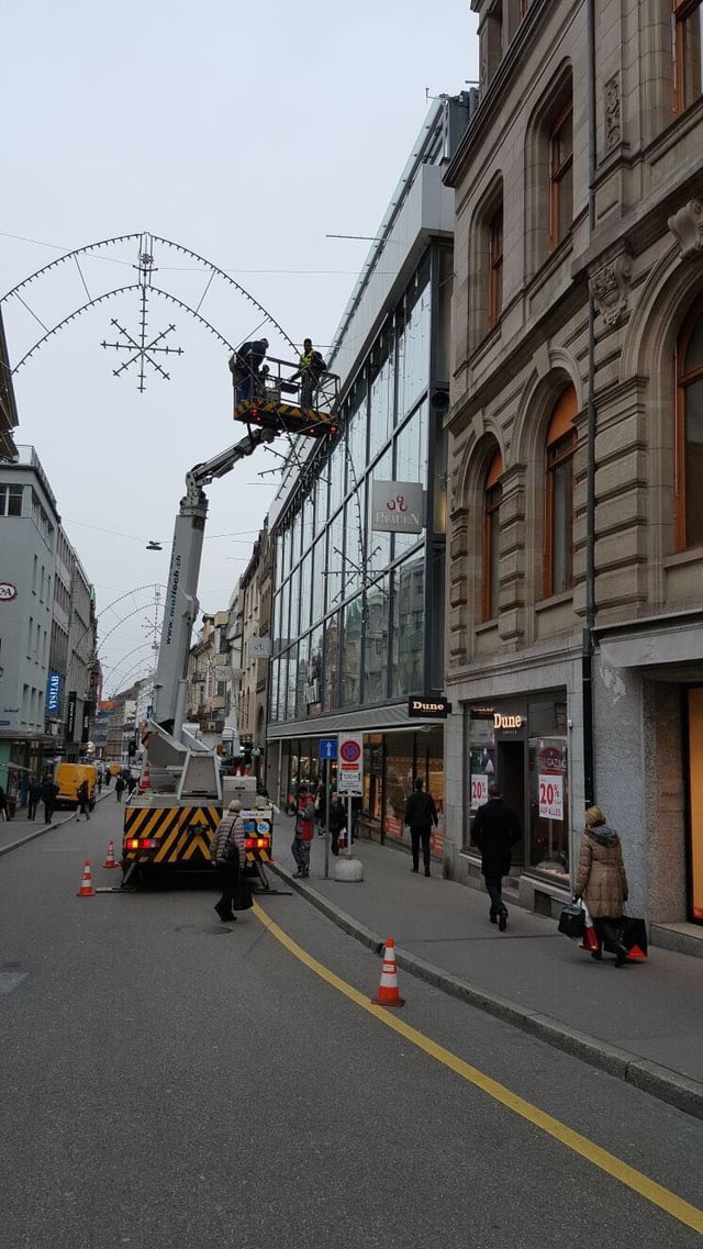 ETAVIS_BaslerStadtlauf_Aufbau.jpg ETAVIS_BaslerStadtlauf_Aufbau.jpg